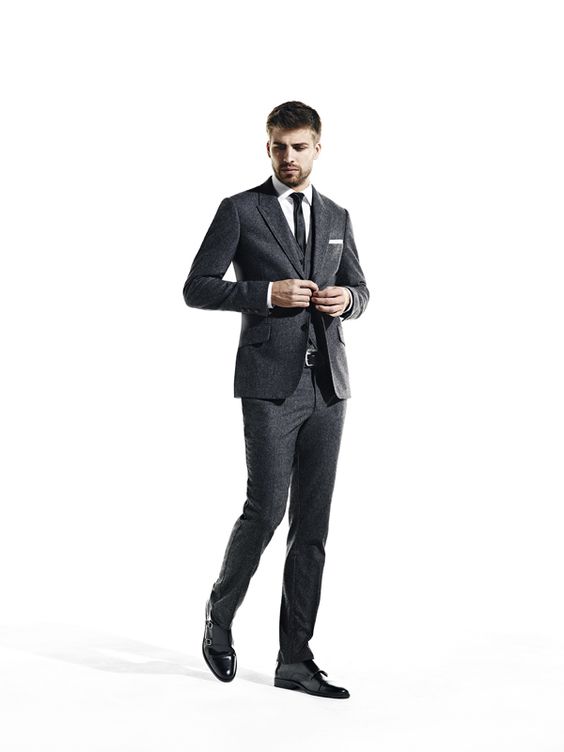 Gerard Pique với vest nam sang trọng